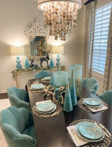 Tiffany Blue Dining Room, Beach Theme Dining Room, Island Bungalow, Cream Dining Room, Turquoise Dining Room, British Home Decor, Coastal Table Decor, Coconut Buns, Glam Dining Room