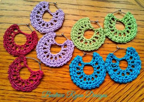 Simple Summertime Crochet Earrings ~ Free Pattern Crochet Jewlery, Confection Au Crochet, Crochet Geek, Crochet Jewelry Patterns, Crochet Earrings Pattern, Crochet Simple, Crochet Instructions, Earring Patterns, Thread Crochet