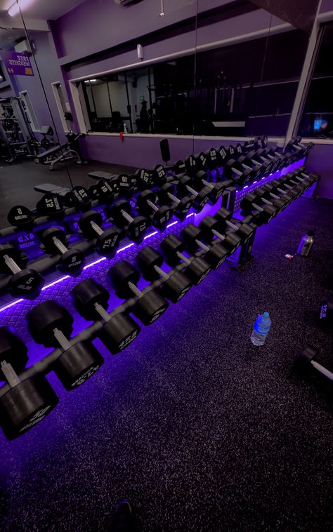 Gym Asethic Pictures, Gym Equipment Aesthetic, Black Gym Aesthetic, Gym Asthetic Picture, Gym Workout Aesthetic, Fitness Gym Aesthetic, Gym Vibes, Gym Lighting, Dream Gym