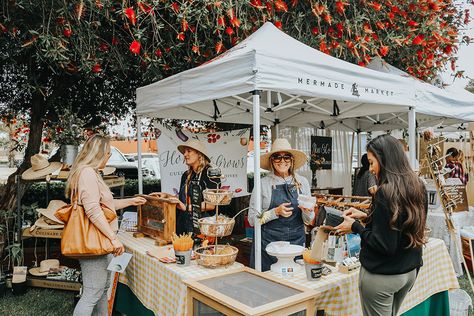 Farmers Market Stand Ideas, Coffee Booth, Farmers Market Booth, Farmers Market Display, Vendor Booth Display, Stand Feria, Bread Shop, Market Stands, Food Cart Design