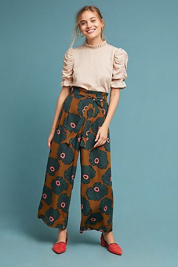 Batik Pants, Art Teacher Outfits, Classy Fashion Chic, Unique Women Tops, Spring Clothing, Batik Fashion, Older Women Fashion, Trendy Dress Outfits, Women Fashion Edgy