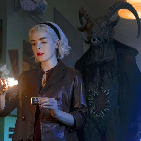 Sabrina Spellman Style, Sabrina Witch, Feminine Face, Chilling Adventures Of Sabrina, Kiernan Shipka, Sabrina Spellman, Shows And Movies, Goth Beauty, Netflix Originals