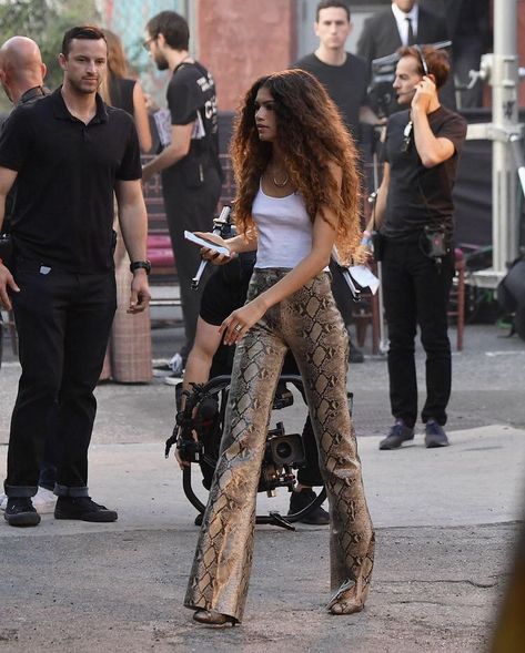 Zendaya 70s, Zendaya Street Style, Mode Zendaya, Zendaya Outfits, Venus Fashion, Western Outfits Men, Celebrity Style Icons, Zendaya Style, Zendaya Coleman