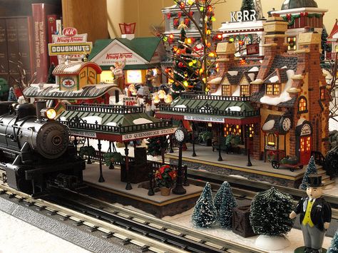 Old Queensbridge Station | Flickr - Photo Sharing! Village Miniature, Christmas Tree Village, Lemax Christmas Village, Lemax Christmas, Holiday Train, Christmas In The City, Christmas Village Houses, Christmas Village Display, Village Display