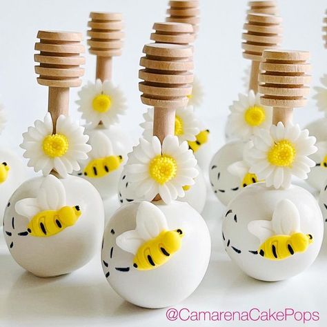 Bee Cake Pops, Bee Theme Party, Bee Cakes, Apple Decorations, Cake Bites, Bee Party, Theme Party Decorations, Cake Balls, Reveal Ideas