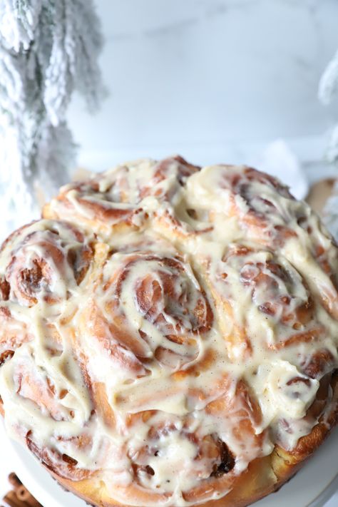 Gingerbread Cinnamon Rolls, Cinnamon Roll Frosting, Cinnabon Rolls, Brioche Dough, Rolls Homemade, Brown Butter Frosting, Sugar Frosting, Chocolate Candies, Fav Food