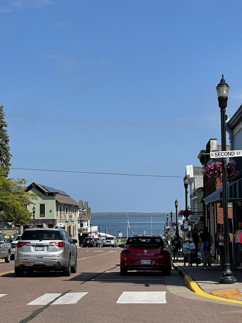 Bayfield, Cornucopia, + Madeline Island - her healthy style #midwestvacations #bestvacations #wisconsintravel #herhealthystyle Madeline Island Wisconsin, Recipes Date Night, Pottery Food, Travel Lifestyle Aesthetic, Farm Fruit, Madeline Island, Midwest Vacations, At Home Date Night Ideas, Home Date Night Ideas