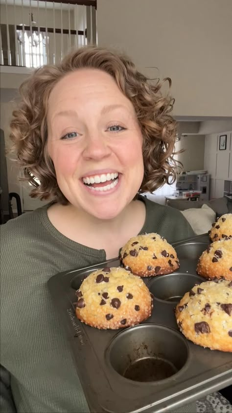 If you know me, you know I LOVE muffins — especially tall, bakery style muffins! I spent 6 months testing and perfecting my muffin recipes, and now I’m sharing them with you 🙌 With 38 different muffin recipes on my site, you’re guaranteed to find one you like!  #blogger #food #foodblogger #dessert #michiganblogger #bakery #bakinggoals #ohmyyum #recipes #recipe #recipedeveloper #easyrecipe #muffins #tallmuffins #bakerystuylemuffins #muffintips #bakingtips Bakery Muffins, Jumbo Muffins, Bakery Style Muffins, Consider Me, Homemade Muffins, Bread Recipes Sweet, Chocolate Chip Muffins, Healthy Sweets Recipes, Dessert Lover