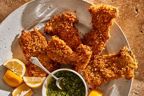 In Andrea Gentl's recipe for King Trumpet Schnitzel with Mixed Herb Pesto, crispy and juicy mushrooms are paired with a bright herb-packed pesto. Trumpet Mushroom, Vegetarian Chile, Herb Pesto, Breaded Mushrooms, Fried Mushrooms, Weekday Meals, Appetizer Bites, Stuffed Mushroom Caps, Fried Food