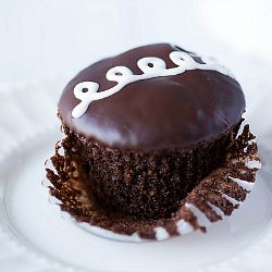 Hostess Cupcakes, Ganache Frosting, Hello Cupcake, 12 Cupcakes, Cupcakes Recipe, Chocolate Glaze, Sweet Delights, Baking Cupcakes, Food Cakes