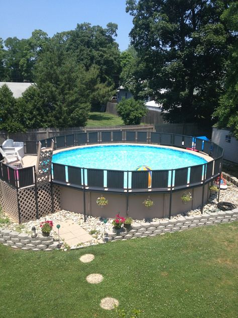 Outdoor Pool Decor, Above Ground Pool Steps, Ideas De Piscina, Above Ground Pool Deck Ideas, Pallet Pool, Above Ground Pool Deck, Pool Deck Plans, Pool Deck Ideas, Swimming Pool Decks