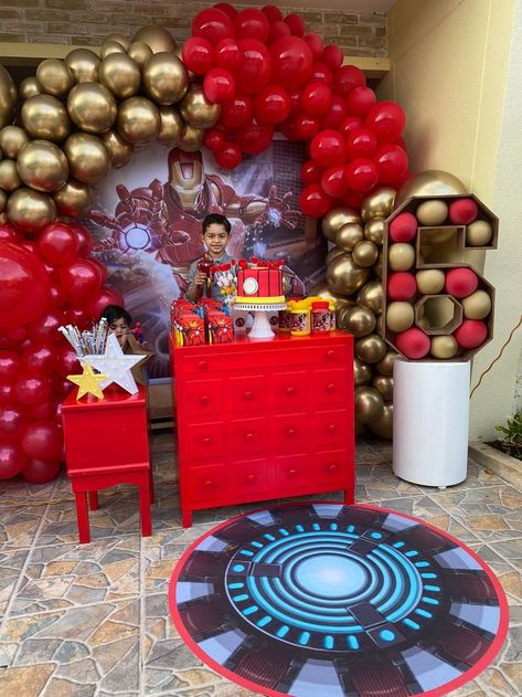 decoracion aironman Iron Man Decorations, Iron Man Birthday Party, Marvel Birthday Cake, Iron Man Theme, Mens Birthday Party Decorations, Manly Party Decorations, Iron Man Party, Iron Man Birthday, Avengers Birthday