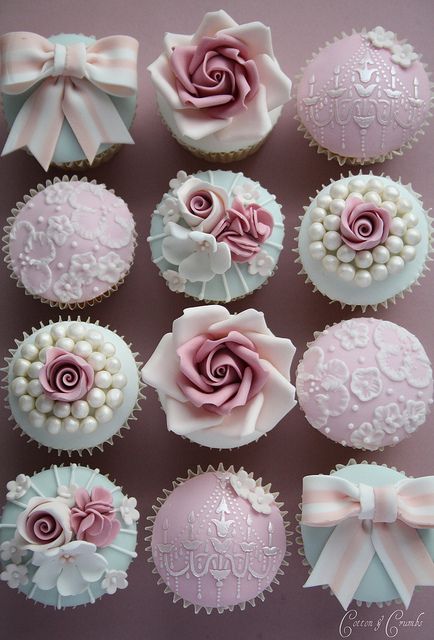 Cupcake classes by Cotton and Crumbs                                                                                                                                                           Cupcake classes                                            .. Cupcakes Rosa, Dessert Bord, Cupcakes Bonitos, Cupcake Vintage, Cupcakes Vintage, Cupcake Rosa, Fondant Lace, Cupcake Fondant, Vintage Cupcakes