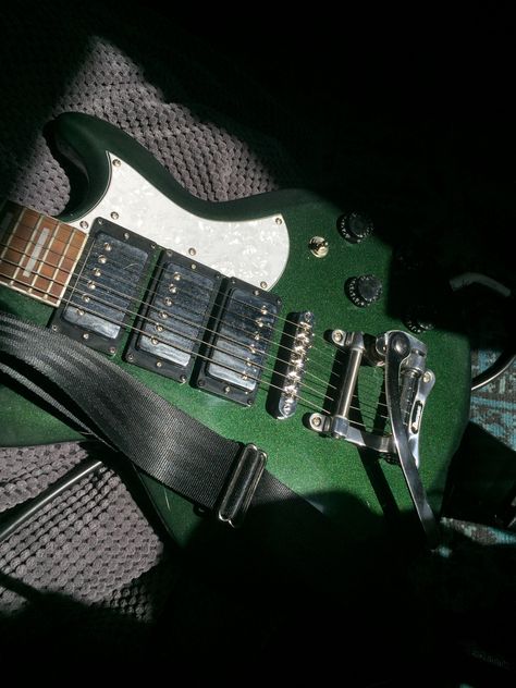 Dark Green Electric Guitar Aesthetic, Dark Green Guitar Aesthetic, Dark Green Electric Guitar, Green Rock Aesthetic, Green Electric Guitar Aesthetic, Green Guitar Aesthetic, Dark Green Guitar, Green Music Aesthetic, Green Bass Guitar