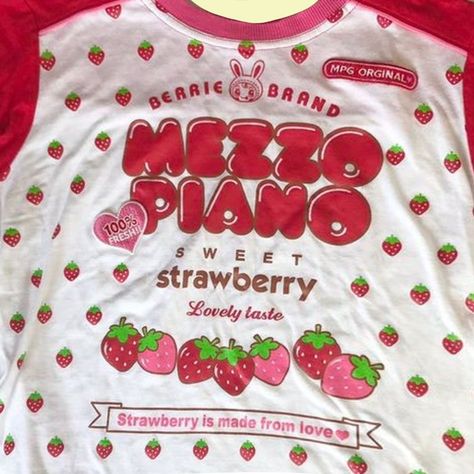 Cutecore strawberry mezzo piano Roblox Shirt Y2k Png, Roblox Y2k, Roblox Tshirt, Paw Wallpaper, Cute Tshirt Designs, Strawberry Shirt, Free T Shirt Design, Roblox T Shirts, Soft Pink Theme