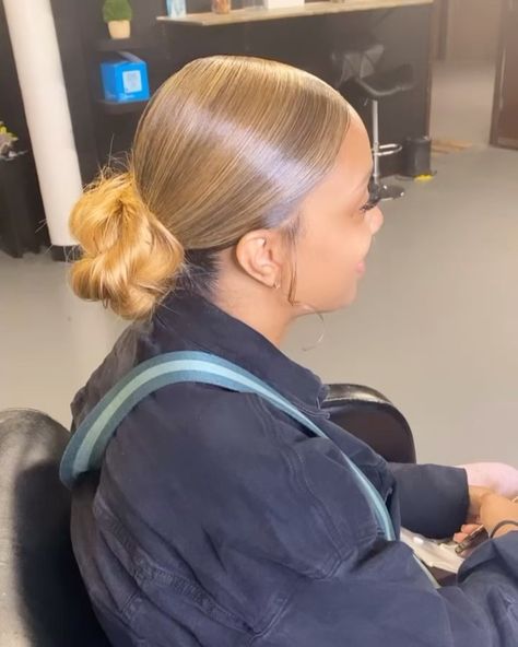 Low Sleek Messy Bun, Messy Knot Bun, Low Knot Bun, Low Sleek Ponytail, Low Braided Ponytail, Low Sleek Bun, Braided Ponytail Weave, Sleek Low Ponytail, Braids Boxbraids