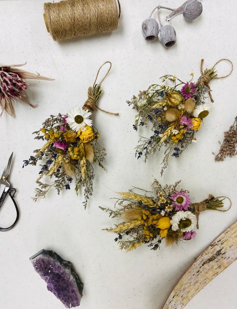 Dried Flower Garden, Dried Floral Ornaments, Dried Flower Ornaments, Nature Home Decor, Dried Wheat, Nature Home, Dried Florals, Dry Pastel, Nature's Bounty