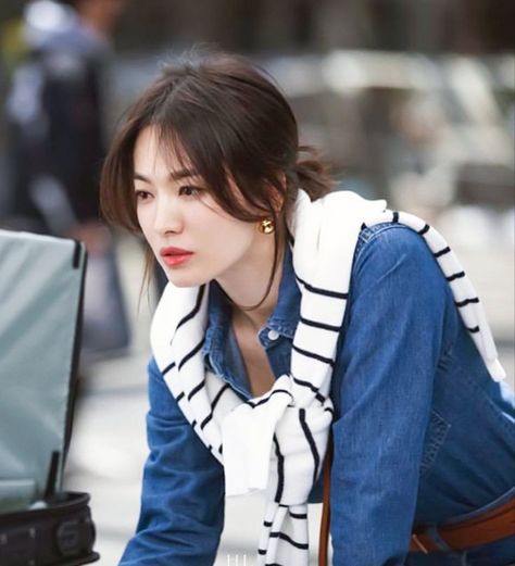 Song Hye Kyo Aesthetic, Song Hye Kyo Style, Nikki Bella Photos, Mom Daughter Outfits, Singer Fashion, Hye Kyo, Song Hye Kyo, Korean Actresses, Fashion Korean