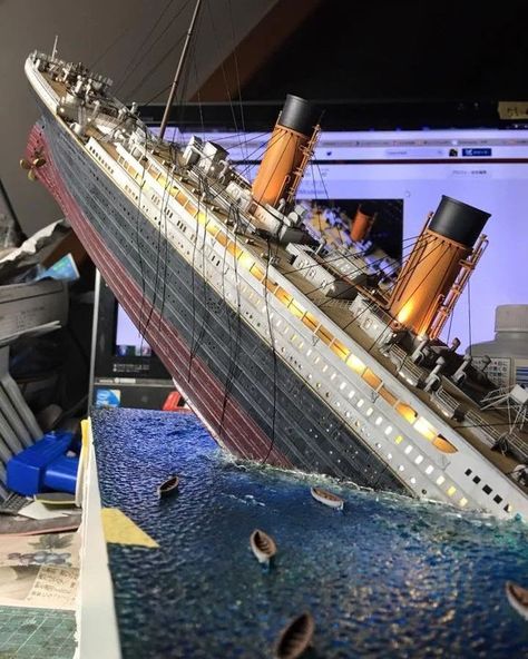 Titanic Diorama, Titanic Model, Hobbies Quote, Titanic Sinking, Lego Titanic, Easy Hobbies, Titanic Ship, Cheap Hobbies, Hobbies For Couples