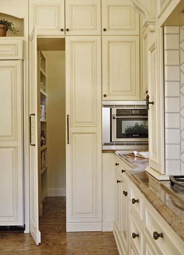 Walk in pantry that blends in with the cabinets, love. #pantry #organize Panty Organization, Organize Pantry, Hidden Pantry, Nice Designs, Kitchen Pantry Design, Hidden Door, Butler's Pantry, Pantry Design, Counter Tops