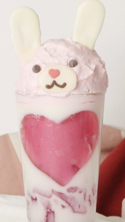 You're going to want to hop into the kitchen and whip up one of these adorable bunny puddings right now! Tastemade Japan, Cranberry Jelly, Matcha Chocolate, Kawaii Dessert, Vietnamese Coffee, Tastemade Recipes, Rainbow Food, Adorable Bunny, Birthday Food