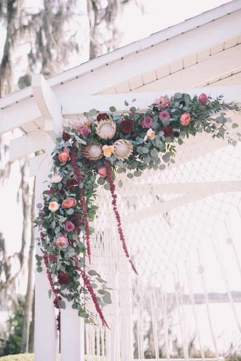 Amaranthus Wedding, Modern Ceremony Backdrop, Thistle Bouquet, Protea Wedding, Protea Bouquet, Colorful Centerpieces, Modern Bouquet, Wedding Planner App, Protea Flower