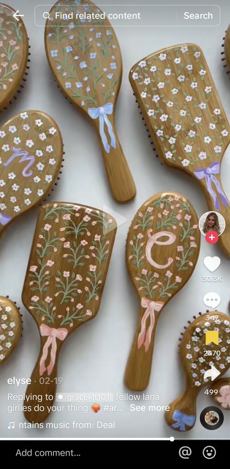 Painting Hairbrushes, Painted Hairbrush, Painted Bamboo, Fun Easy Crafts, Fun Easy, Hair Brush, Easy Crafts, Diy Projects, Christmas Gifts