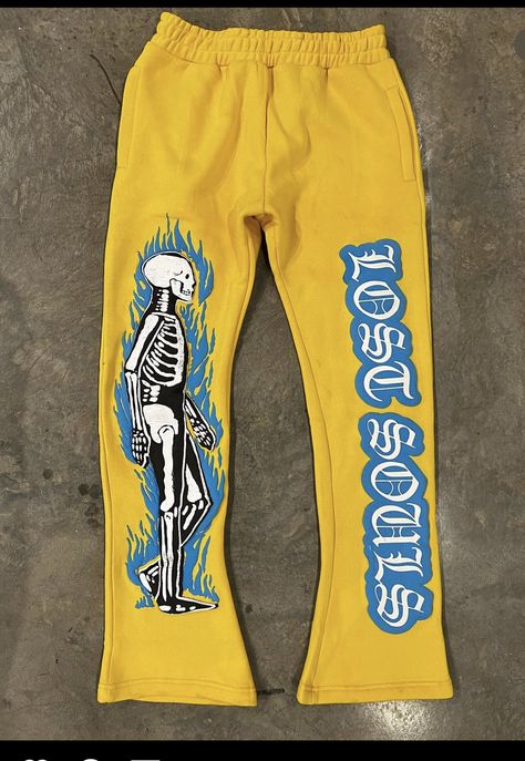 Vetements Pants, Sweat Pants Outfit Baddie, Black Ripped Jeans Outfit, Jogging Style, Clothing Manufacturing, Streetwear Sweatpants, Ripped Jeans Outfit, Design Pants, Dope Fits