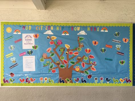 Created this bulletin board for K-8th grade students. Titled "Good Citizenship Grows Here" and student signed their names to take the pledge to be a good citizen. School Counselor Bulletin Boards, Counselor Bulletin Boards, Ra Boards, Teaching Organization, Good Citizen, Bulletin Board Ideas, School Counselor, 8th Grade, Board Ideas