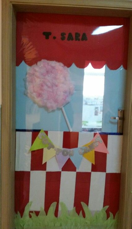 Cotton candy door decoration kg Cotton Candy Door Decoration, Carnival Theme Classroom Door, Christmas Circus, Infant Art, Candy Decorations Diy, Carnival Theme, Candy Decorations, Carnival Themes, Classroom Door