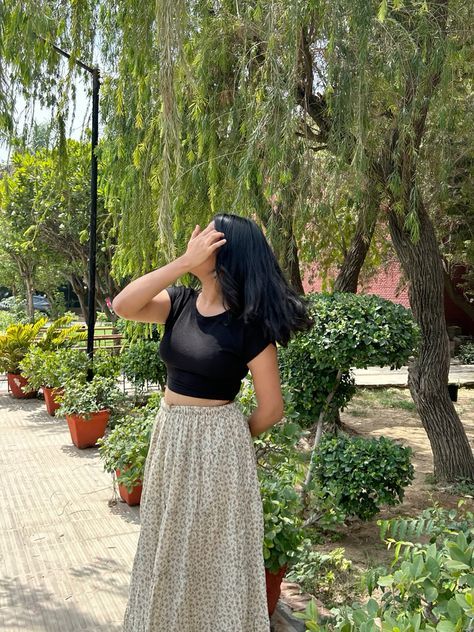 Skirt And Top Photo Poses, Poses With Skirts Outfit Long, Skirt And Top Photoshoot Ideas, Indian Skirt And Top Outfits Casual, Poses With Long Skirt, Desi Skirt Outfits, Poses In Long Skirt, Long Skirt Photoshoot Poses, Long Skirt And Top Indian