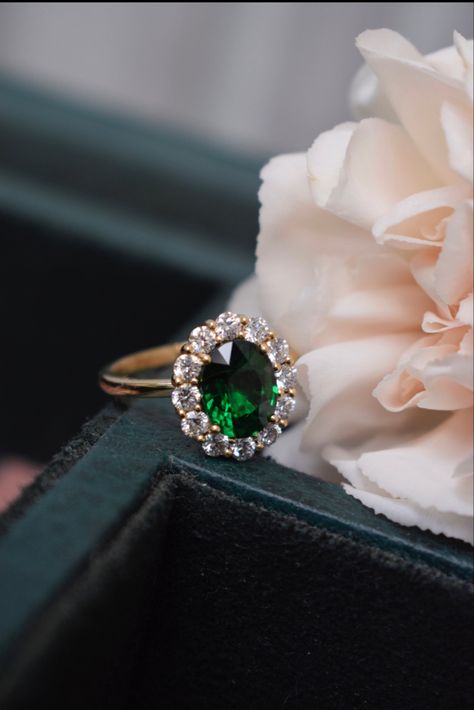 Green Engagement Rings, Tsavorite Ring, Flower Engagement, Green Emerald Ring, Diamond Pendant Sets, Future Engagement Rings, Bespoke Rings, Flower Engagement Ring, Fine Jewelery