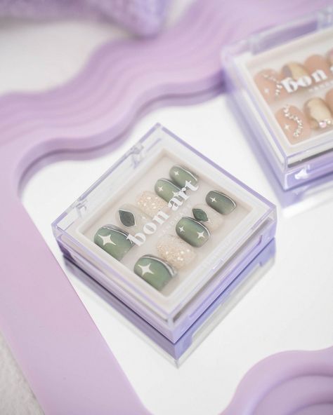 Get lost in the sparkle of the forest 🌲✨ Woodland Glitter Gala nails are your ticket to an enchanted party at your fingertips. Earthy elegance meets a sprinkle of pixie dust. Who's up for a glittering adventure? Press On Packaging, Gala Nails, Deluxe Nails, Enchanted Party, Earthy Elegance, Nail Box, Nail Photos, Nail Studio, Nails Inspo