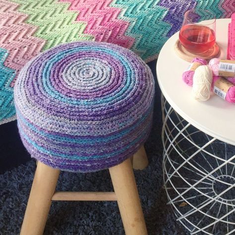 Crochet Stool Cover, Stool Cover Crochet, Crochet Gift Ideas, Cushion Designs, Cushion Cover Pattern, Crochet Cushion, Crochet Cushion Cover, Diwali Craft, Stylish Crochet