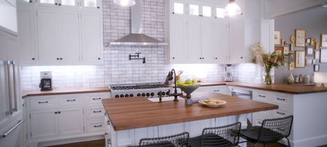 The Watcher House, Dream House Pictures, Pass Through Window, Rye New York, The Watcher, Butcher Block Kitchen, Butcher Block Counter, Robb Report, Celebrity Homes