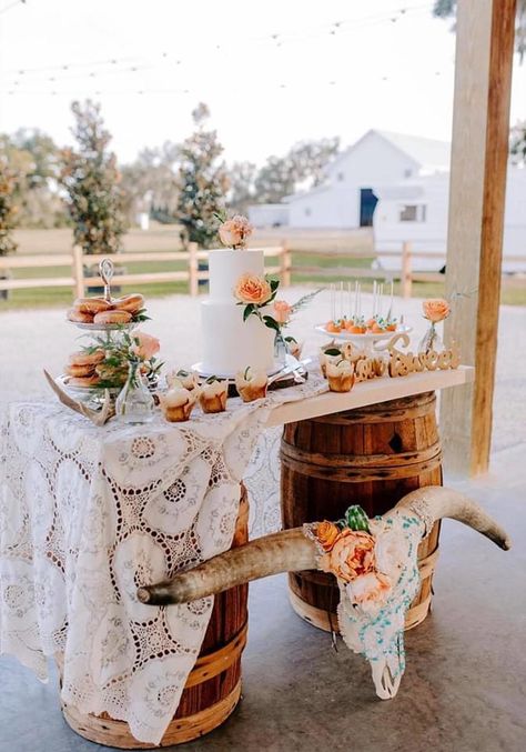 Western Wedding Desert Table, Modern Western Party Decor, Western Theme Bridal Shower Decorations, Western Bridal Shower Table Decor, Western Head Table Backdrop, Western Cake Table Ideas, Western Wedding Gift Table, Boho Country Wedding Centerpieces, Western Boho Party Decor