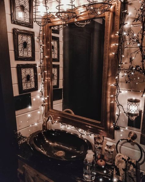 𝓽𝓱𝓮 𝓱𝓪𝓻𝓿𝓮𝓼𝓽 𝓶𝓸𝓸𝓷 𝔀𝓲𝓽𝓬𝓱🌙 on Instagram: “Magical bathroom views 💫 #theharvestmoonwitch #halloween #bathroom #fall #autumn” Magical Bathroom, Witchy Bathroom, Halloween Bathroom Decorations, Goth Bathroom, Gothic Bathroom Decor, Halloween Bathroom Decor, Gothic Bathroom, Halloween Bathroom, Dark Home Decor