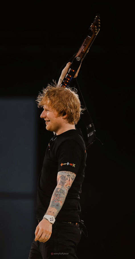 Ed Sheeran Concert Ed Sheeran, Ed Sheeran Aesthetic, Ed Sheeran Wallpaper, Celeb Crush, Rock In Rio, Flexing, Teenage Years, Ed Sheeran, New Pins