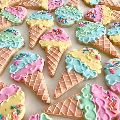 CookiesbyM on Instagram: “#weallscreamforicecream #cookiedecorating #cookiesofinstagram #royalicingcookies #sweet #birthdaycookies #icingcookies #cookiestagram…” Cupcake Decorated Cookies, Ice Cream Cone Cookies Decorated, Ice Cream Sugar Cookies, Ice Cream Cone Cookies, Ice Cream Cookies Decorated, Summer Cookies Decorated, Royal Icing Cookies Recipe, Summer Sugar Cookies, Crazy Cookies