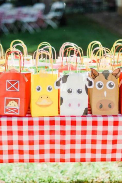 Old Macdonald Birthday, Petting Zoo Birthday Party, Mcdonalds Birthday Party, Barnyard Theme, Zoo Birthday Party, Farm Themed Party, Brown Paper Bags, Barnyard Birthday Party, Farm Theme Birthday