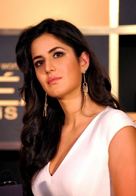 Katrina Kaif HD Wallpapers Ketrina Kef, Katrina Kaif Movies, Men Dresses, Katrina Kaif Photo, Robb Stark, Fantasy League, Hd Pic, Indian Bollywood, Katrina Kaif