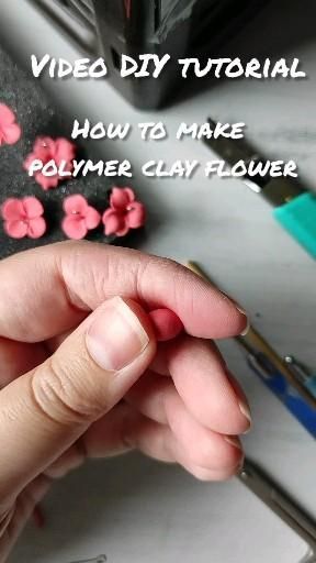 Clay Petals Flower Tutorial, Clay Flower Design, How To Make Flowers Out Of Polymer Clay, Flowers Clay Art, Polymer Clay For Beginners Tutorials, How To Make A Clay Flower, Polymer Clay Petals, Air Drying Clay Earrings, Polymer Clay Flower Petals