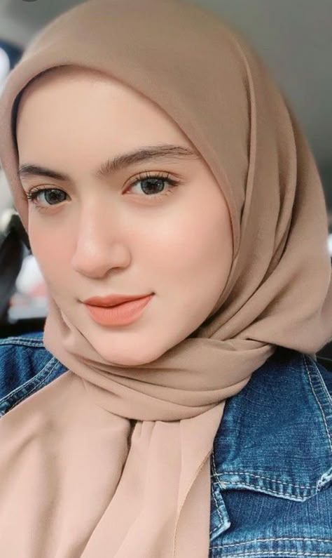 Girls Muslim, Hijab Beauty, Awek Tudung, Arabian Beauty Women, Muslim Women Fashion, Arabian Beauty, Muslim Women Hijab, Style Hijab, Trendy Swimwear