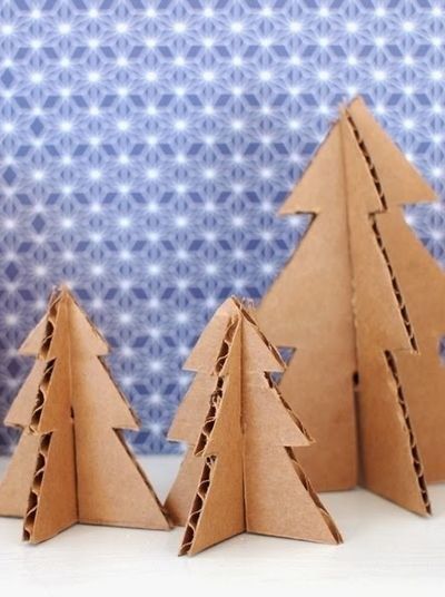 Que vous les customisiez ou non, ces sapins en carton très faciles à réaliser feront leur petit effet. Cardboard Christmas Decorations, Cardboard Tree, Cardboard Christmas Tree, Cardboard Christmas, Idee Cricut, Christmas Tree Crafts, Mini Christmas Tree, Miniature Christmas, Christmas Crafts Decorations