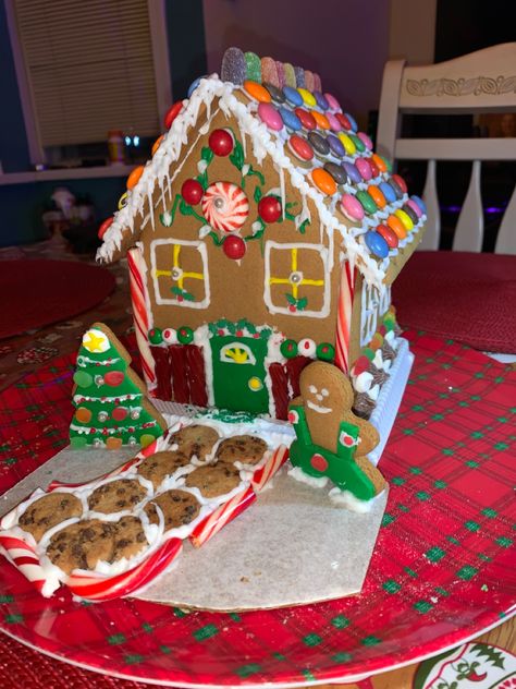 Cute and colourful gingerbread house Gingerbread House With Boyfriend, Party Moodboard, Gingerbread House Pictures, Gingerbread Contest, Homemade Gingerbread House, Contest Ideas, Homemade Gingerbread, Gingerbread House Parties, Relationship Things