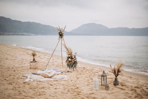 Wedding Proposal Ideas Beach, Proposal Ideas Simple, Beach Proposals, Destination Proposal, Proposal Ideas Beach, Sicily Beach, Wedding Proposal Ideas, Surprise Proposal Pictures, Romantic Beach Picnic