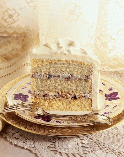 the REAL "Lady Baltimore Cake". With drunken figs, raisins and walnut filling. Wedding Cake Frosting Recipe, Lady Baltimore Cake, Plum Cottage, Wedding Cake Frosting, Cake Frosting Recipe, Recipes Cake, Delectable Desserts, American Pie, Frosting Recipe