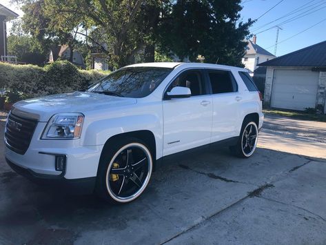 Nicely done ✔️ GMC Terrain looking good on Vogues. #GMC #Voguetyres #Vogues Terrain Denali, 20 Inch Rims, Gmc Terrain, Looking Good, Car Show, Quick Saves