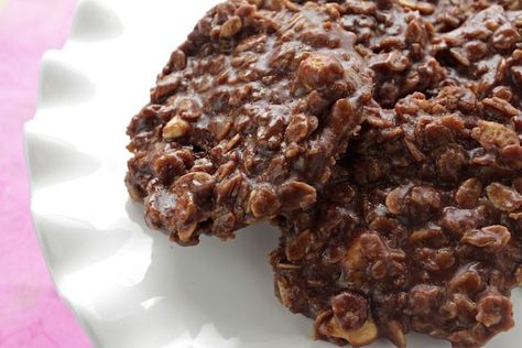 No Bake Oatmeal Cookies | Simply Bakings No Bake Oatmeal Cookies, Preacher Cookies, Cow Patties, Oatmeal Cookies Recipes Easy, No Bake Oatmeal, Chocolate No Bake Cookies, Chocolate Oatmeal Cookies, Fudge Cookies, Baking Recipes Cookies