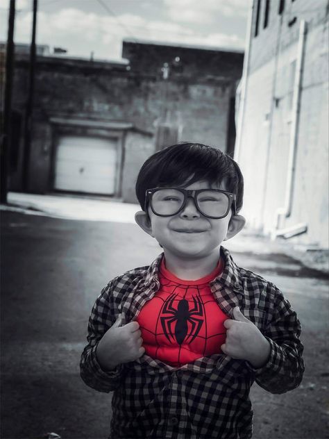 5th Birthday Photoshoot Boy, Spiderman Photoshoot Kids, Spider Man Photo Shoot, Spiderman Photoshoot, Superhero Photoshoot, Birthday Photoshoot Ideas Boys, Kid Pics, Marvel Birthday Party, Spider Men